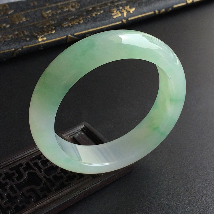 (超值推荐)糯冰种略飘花手镯(57mm)