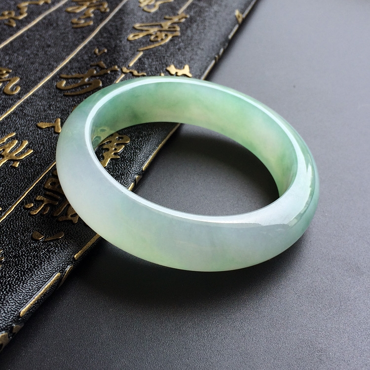 (超值推荐)糯冰种略飘花手镯(57mm)