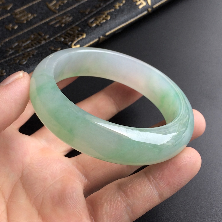 (超值推荐)糯冰种略飘花手镯(57mm)