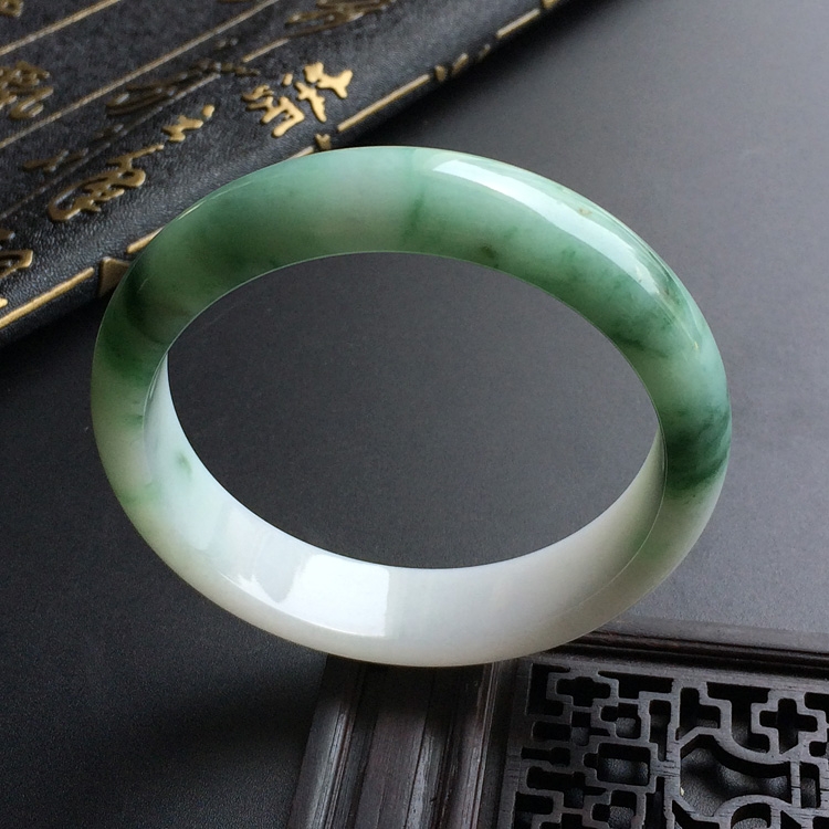 (超值推荐)糯冰种飘花手镯(56.1mm)