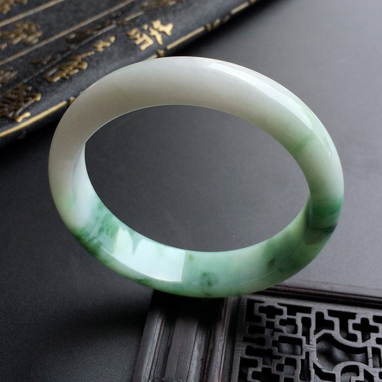 (超值推荐)糯冰种飘花手镯(56.1mm)