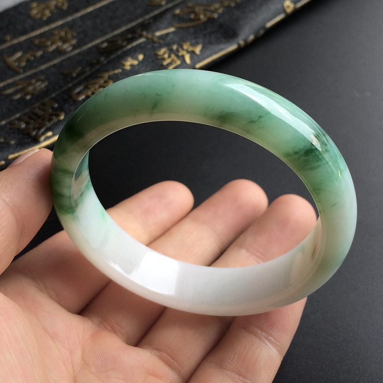 (超值推荐)糯冰种飘花手镯(56.1mm)