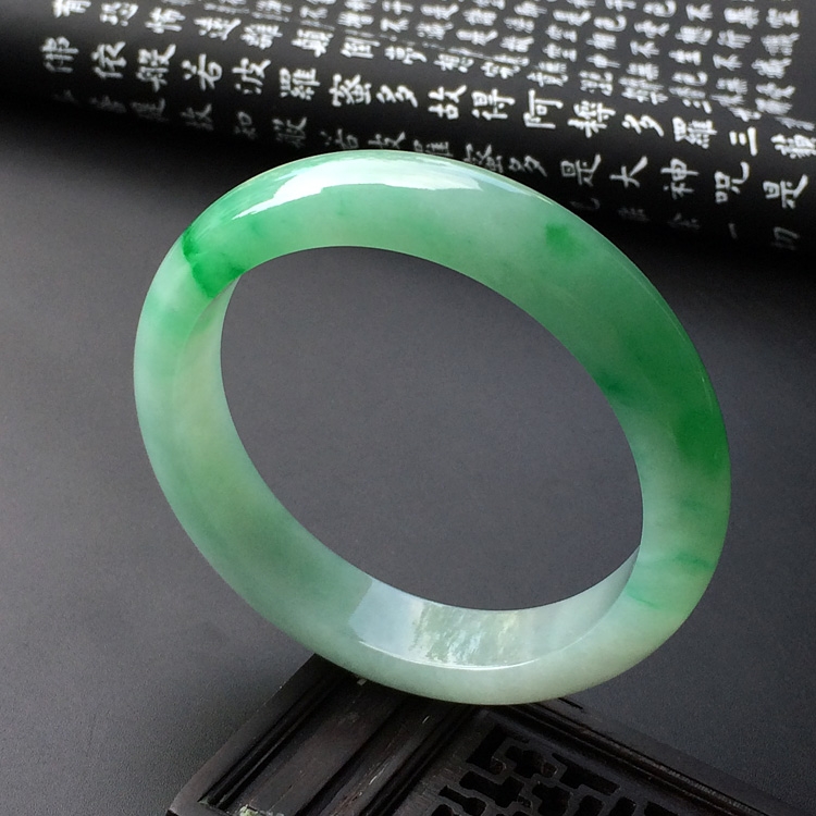 (超值推荐)糯冰种翠色手镯(57.3mm)