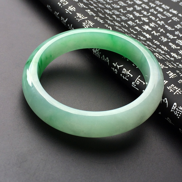 (超值推荐)糯冰种翠色手镯(57.3mm)
