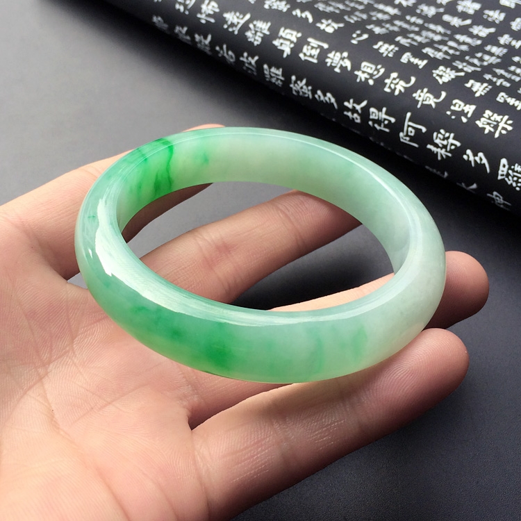 (超值推荐)糯冰种翠色手镯(57.3mm)