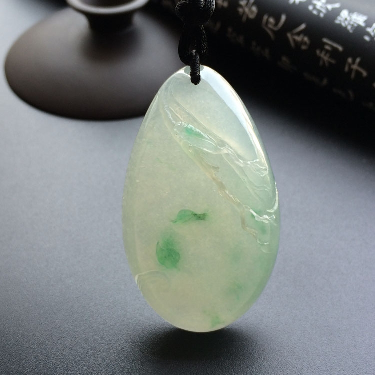 (超值推荐)（玉雕名家王立元作品）冰种飘翠一鸣惊人挂件