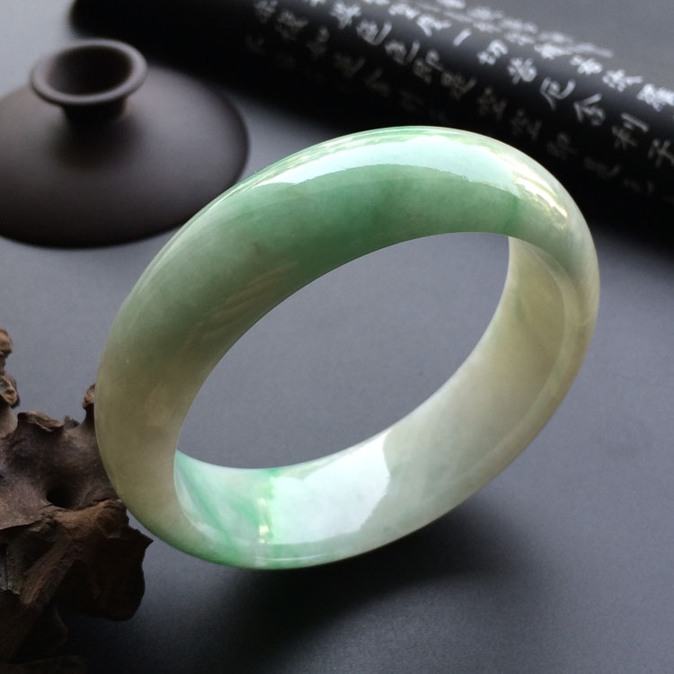 (超值推荐)糯冰种飘翠手镯(58.3mm)