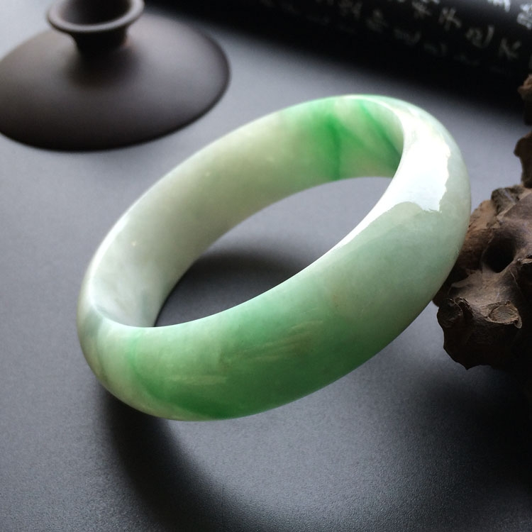 (超值推荐)糯冰种飘翠手镯(58.3mm)