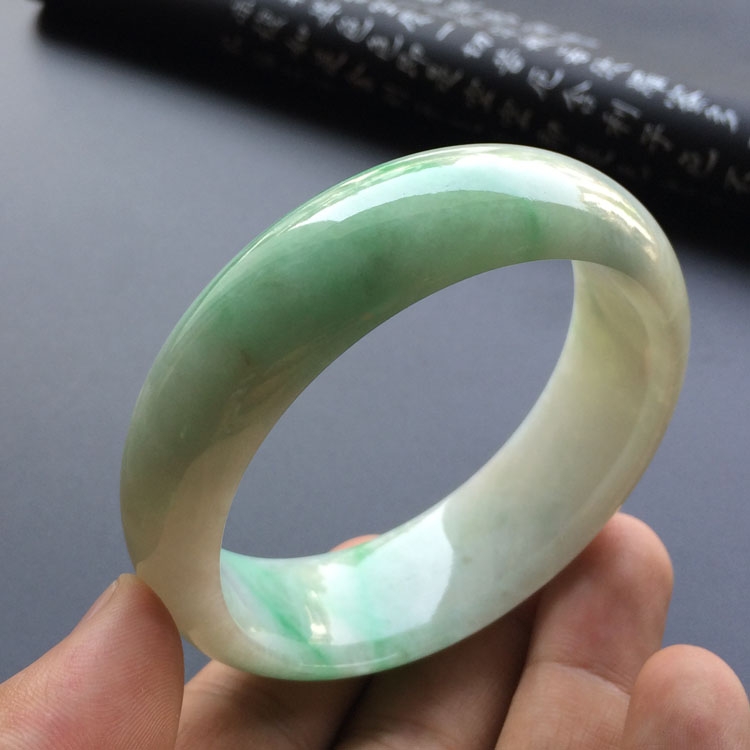 (超值推荐)糯冰种飘翠手镯(58.3mm)