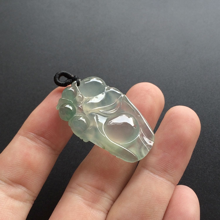 （超值推荐）冰种晴水略飘花站佛挂件