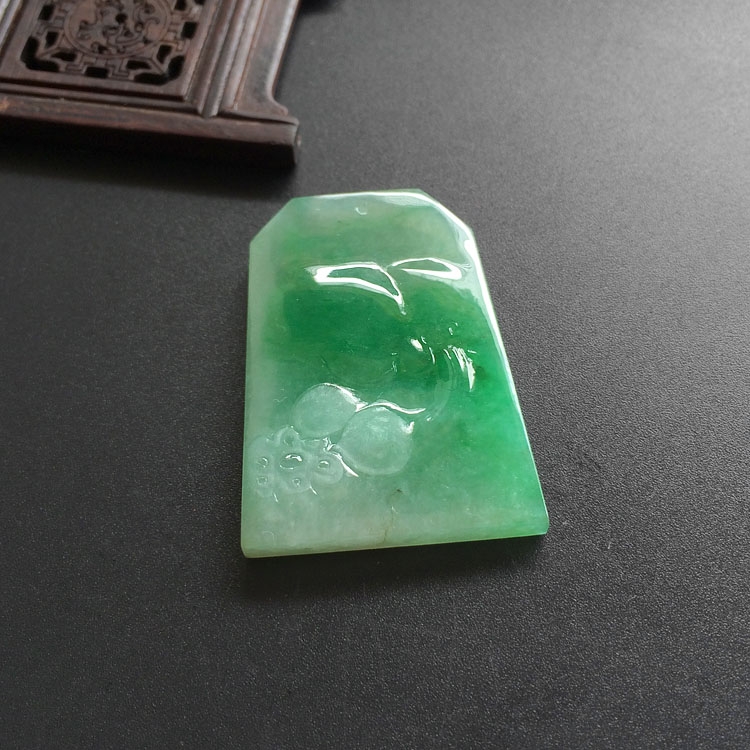 （超值推荐）糯冰种飘翠一品清廉挂件