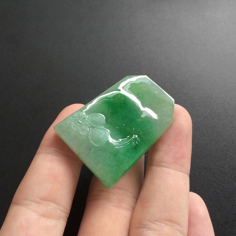 （超值推荐）糯冰种飘翠一品清廉挂件