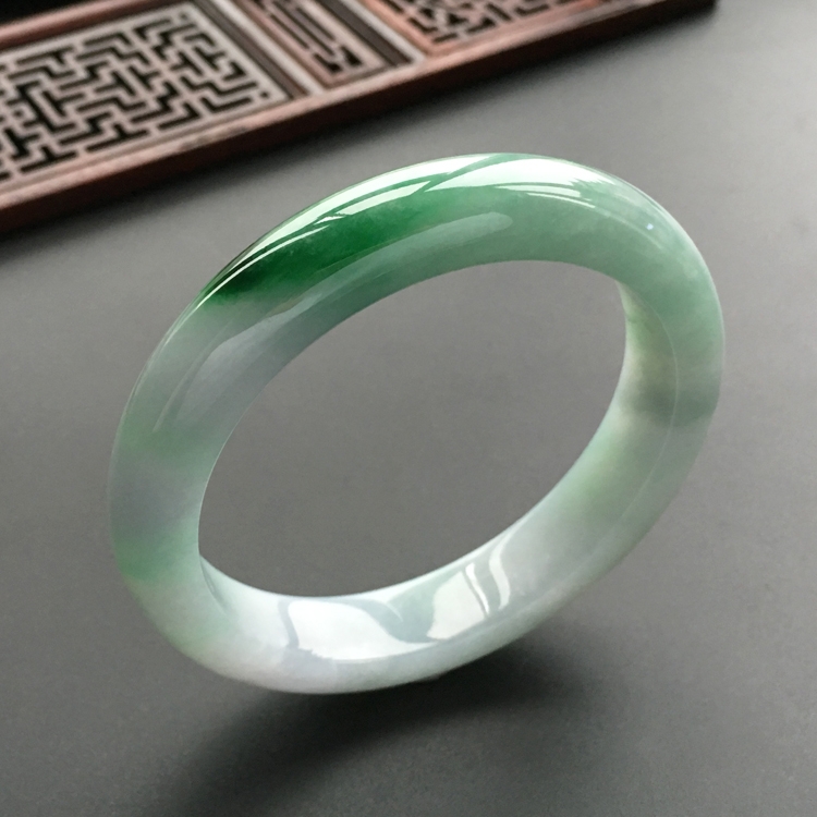 (超值推荐)糯冰种飘翠手镯(57.6mm)
