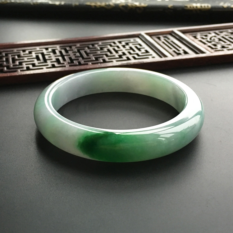 (超值推荐)糯冰种飘翠手镯(57.6mm)