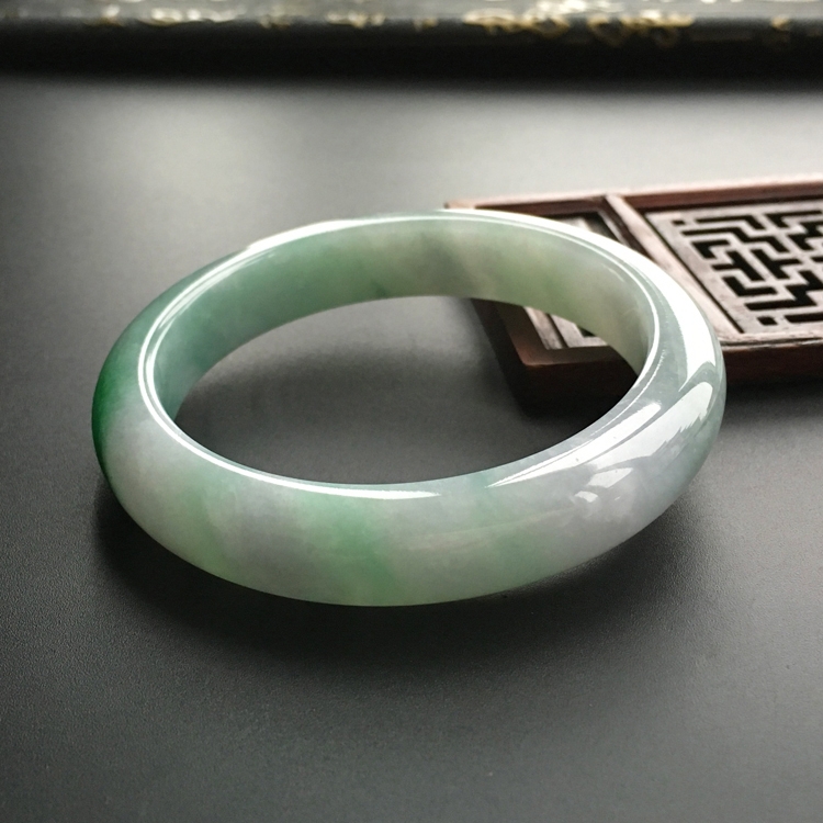 (超值推荐)糯冰种飘翠手镯(57.6mm)