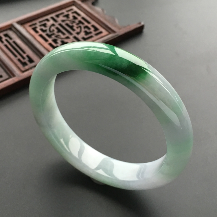 (超值推荐)糯冰种飘翠手镯(57.6mm)