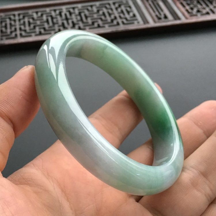 (超值推荐)糯冰种飘翠手镯(57.6mm)