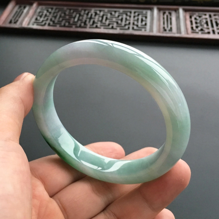 (超值推荐)糯冰种飘翠手镯(57.6mm)