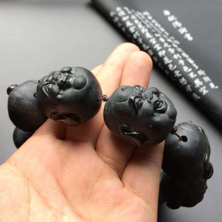 细糯种墨翠佛头手玩链