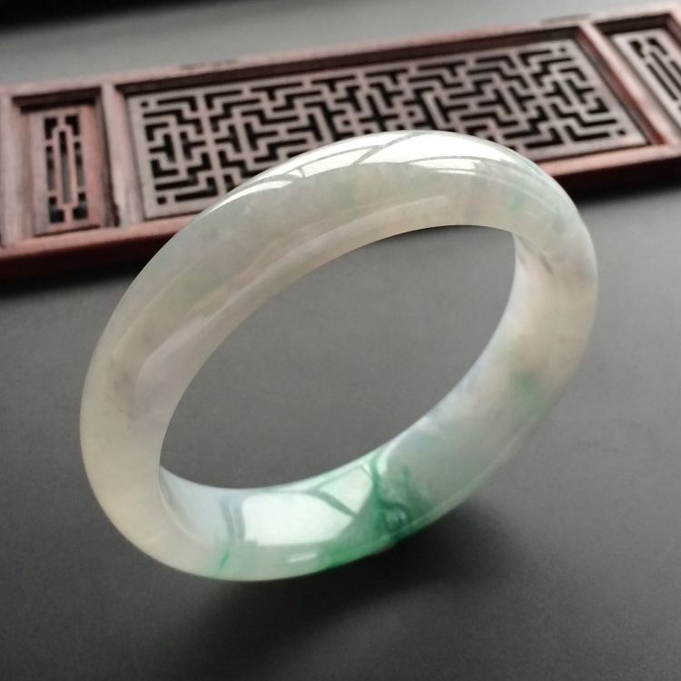 (超值推荐)糯冰种飘翠手镯(60mm)