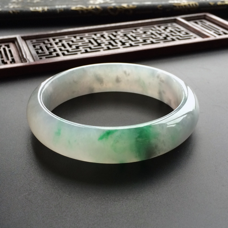 (超值推荐)糯冰种飘翠手镯(60mm)
