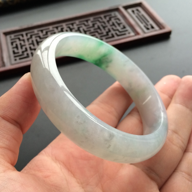 (超值推荐)糯冰种飘翠手镯(60mm)