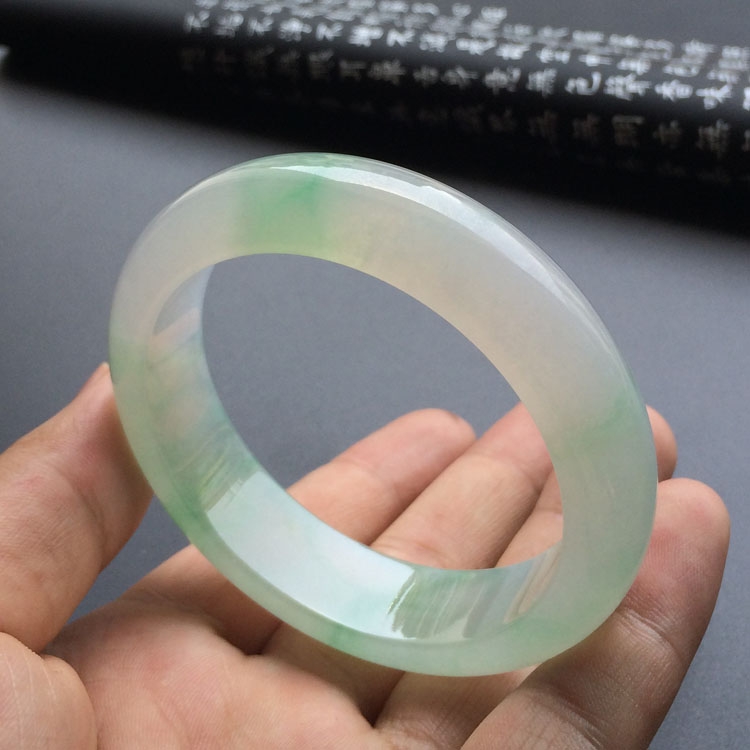 （超值推荐）冰种飘绿花手镯（57.7mm）