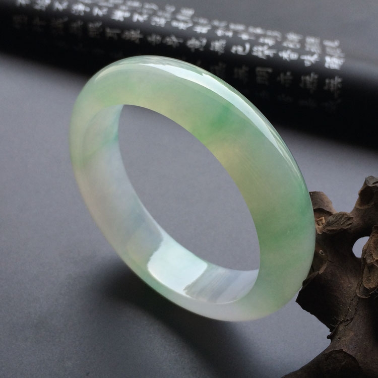 （超值推荐）冰种飘绿花手镯（57.7mm）