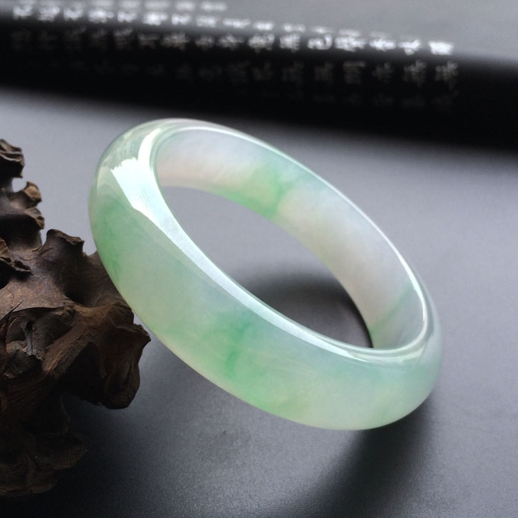 （超值推荐）冰种飘绿花手镯（57.7mm）
