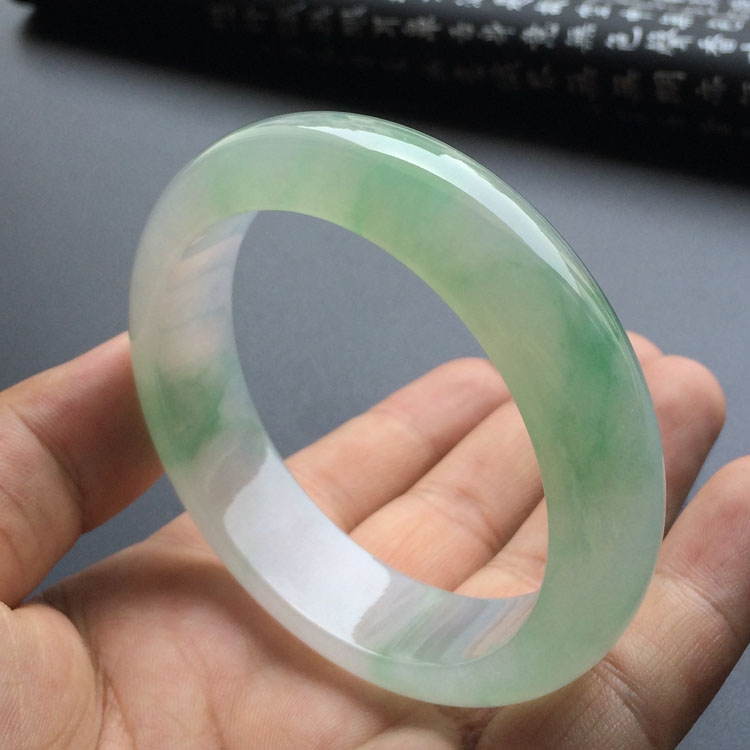 （超值推荐）冰种飘绿花手镯（57.7mm）