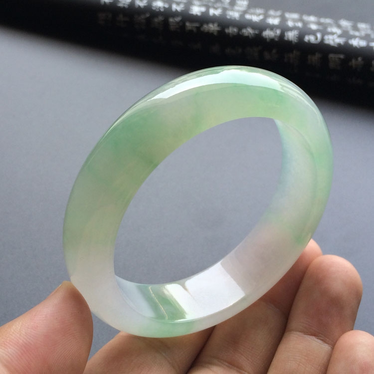 （超值推荐）冰种飘绿花手镯（57.7mm）