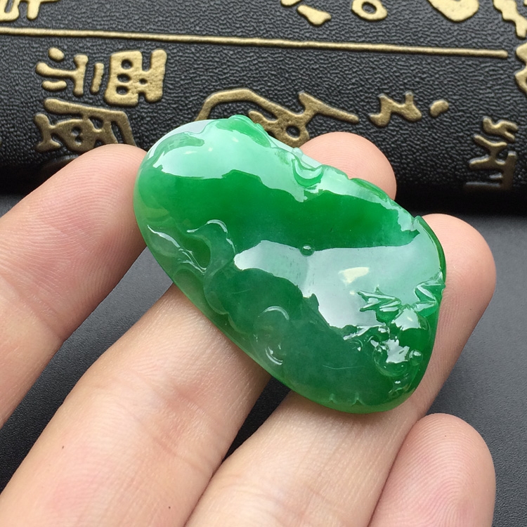 糯冰种阳绿年年有余挂件
