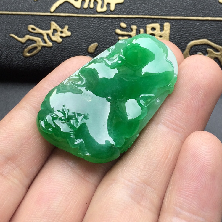 糯冰种阳绿年年有余挂件