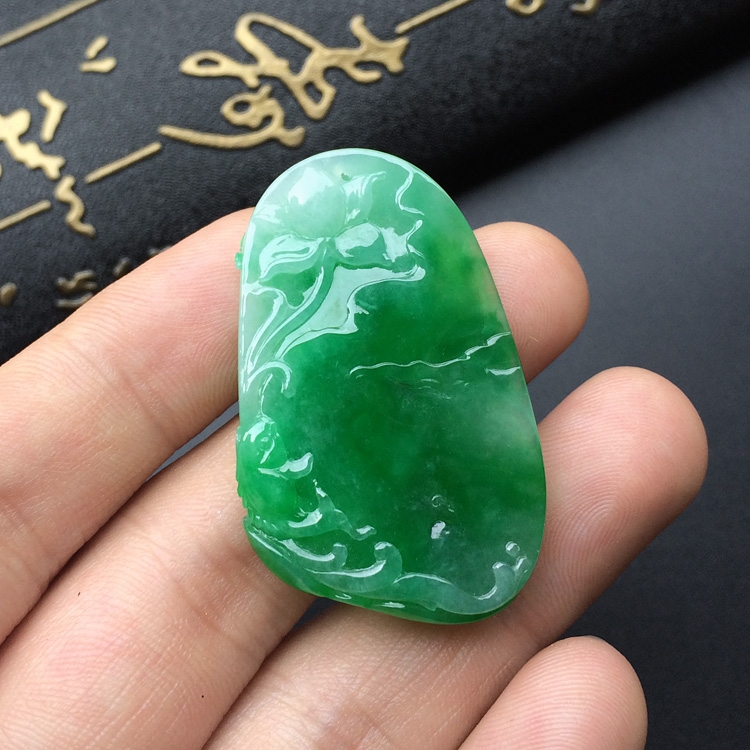 糯冰种阳绿年年有余挂件