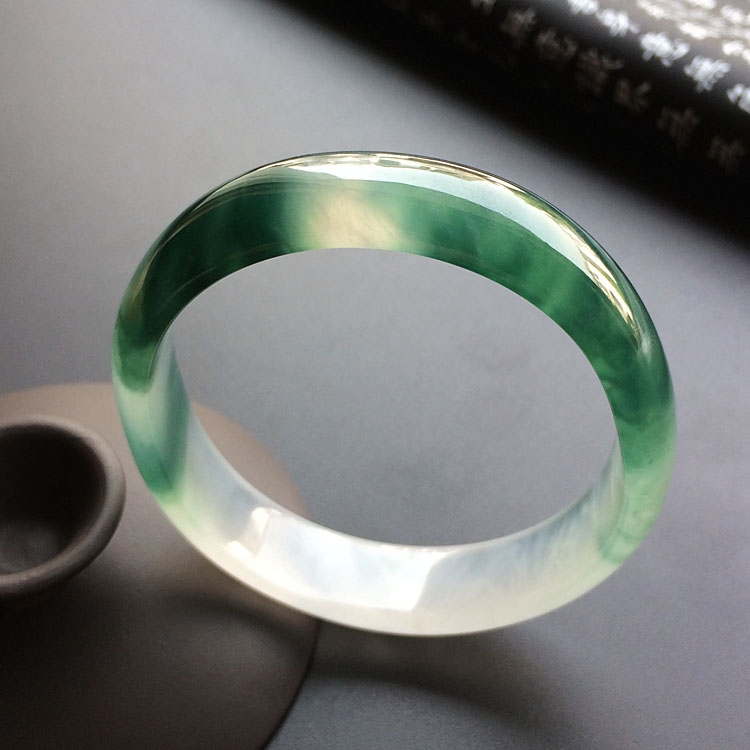 (超值推荐)冰种飘花贵妃手镯(56.3mm-48.6mm)