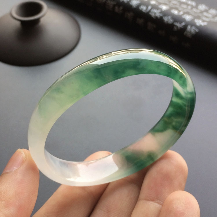 (超值推荐)冰种飘花贵妃手镯(56.3mm-48.6mm)