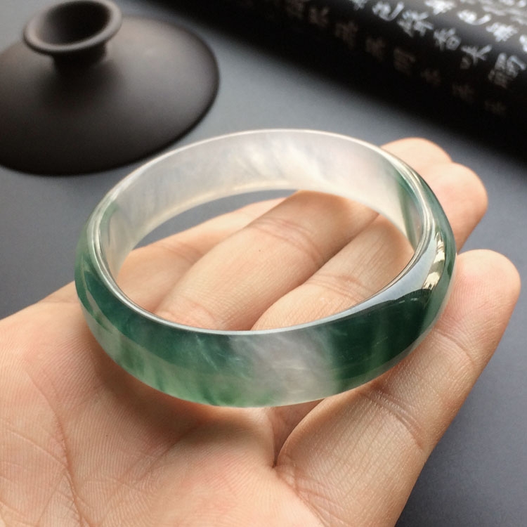 (超值推荐)冰种飘花贵妃手镯(56.3mm-48.6mm)