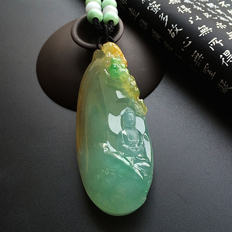 (超值推荐)冰种淡三彩大日如来挂件(高松峰大师作品)