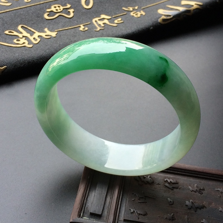 （超值推荐）糯冰种飘翠手镯（58mm）