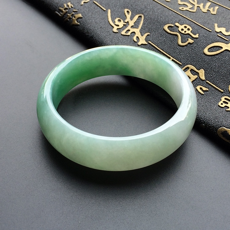 （超值推荐）糯冰种飘翠手镯（58mm）