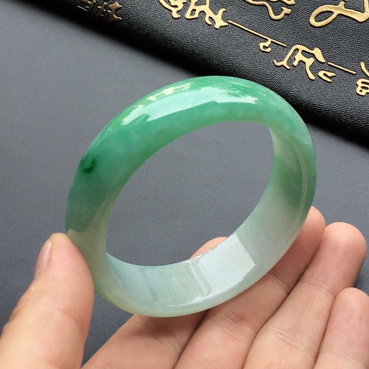 （超值推荐）糯冰种飘翠手镯（58mm）