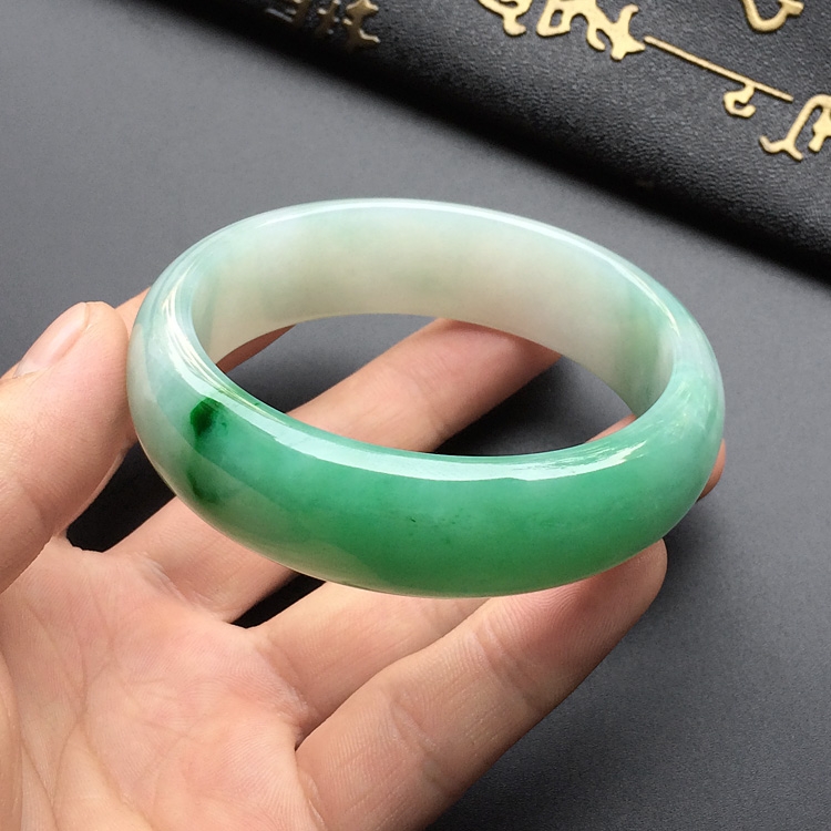 （超值推荐）糯冰种飘翠手镯（58mm）