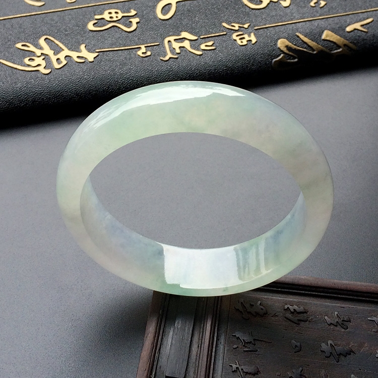 （超值推荐）冰种略飘花手镯（58.7mm)