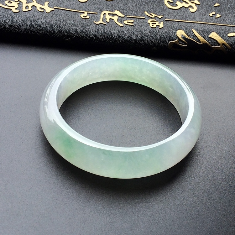 （超值推荐）冰种略飘花手镯（58.7mm)