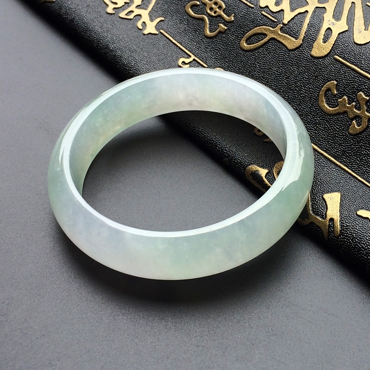 （超值推荐）冰种略飘花手镯（58.7mm)