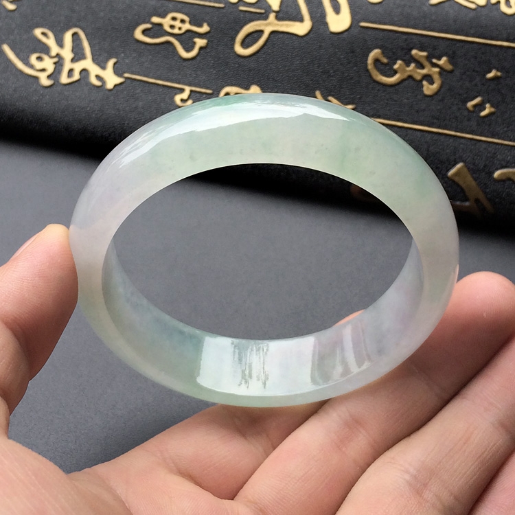 （超值推荐）冰种略飘花手镯（58.7mm)