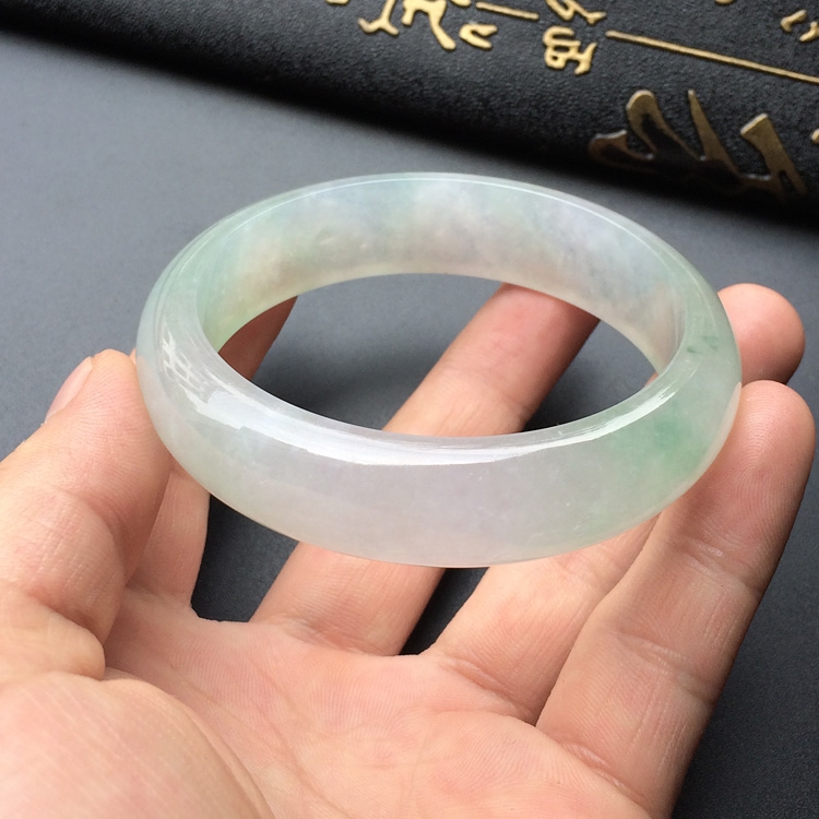 （超值推荐）冰种略飘花手镯（58.7mm)