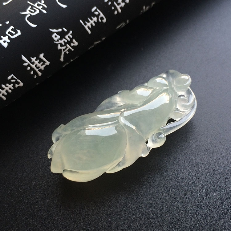 冰种淡晴水玉兰花挂件