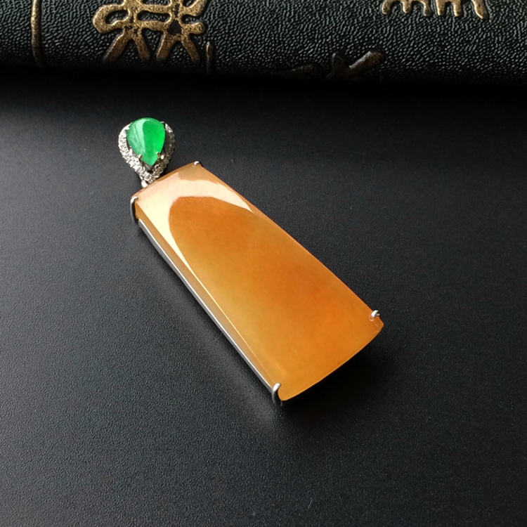 (超值推荐)冰种黄翡镶白金钻石素牌胸坠