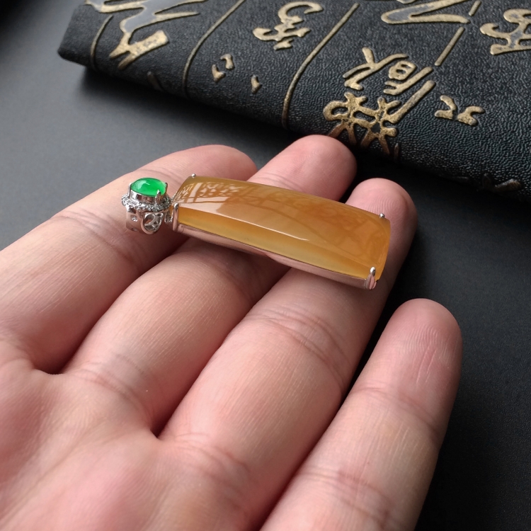 (超值推荐)冰种黄翡镶白金钻石素牌胸坠